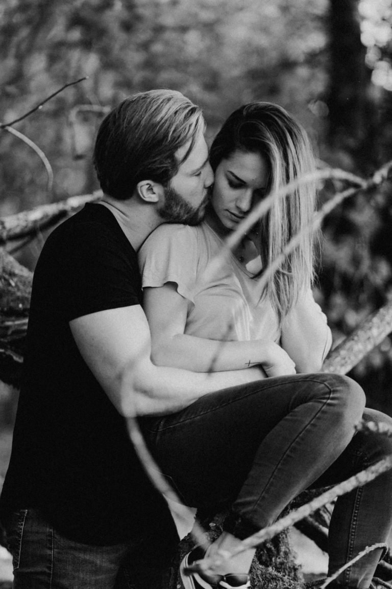 Paarshooting, Fotograf Landshut, Hochzeitsfotograf München, Hochzeitsfotograf Landshut, Verlobungsshooting, Schwarzweiß, Deggendorf,